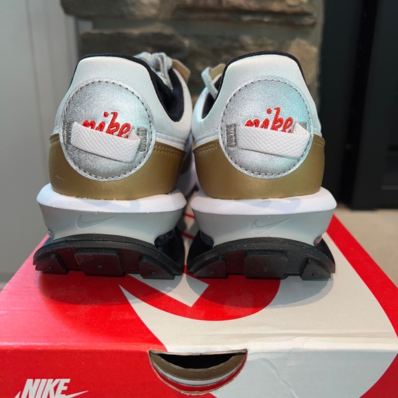 NIB Women’s Nike Air Max Pre-Day SE Pure Platinum/ White Size 7 - Picture 8 of 14